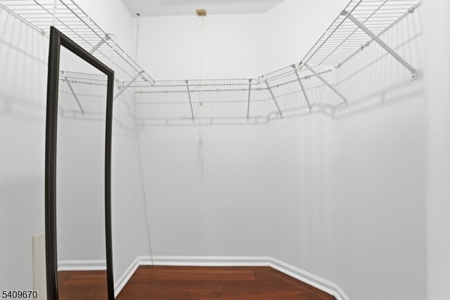 Building Photo - 402 Dalton Ct