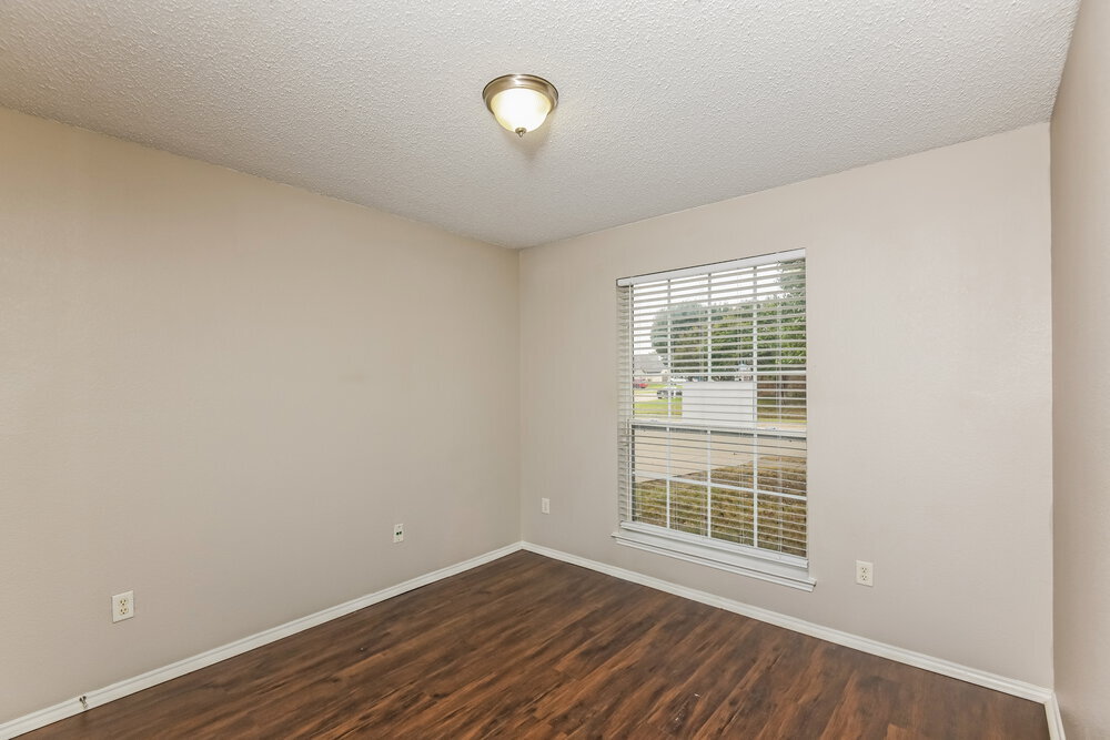 Building Photo - 825 Mesa Vista Dr