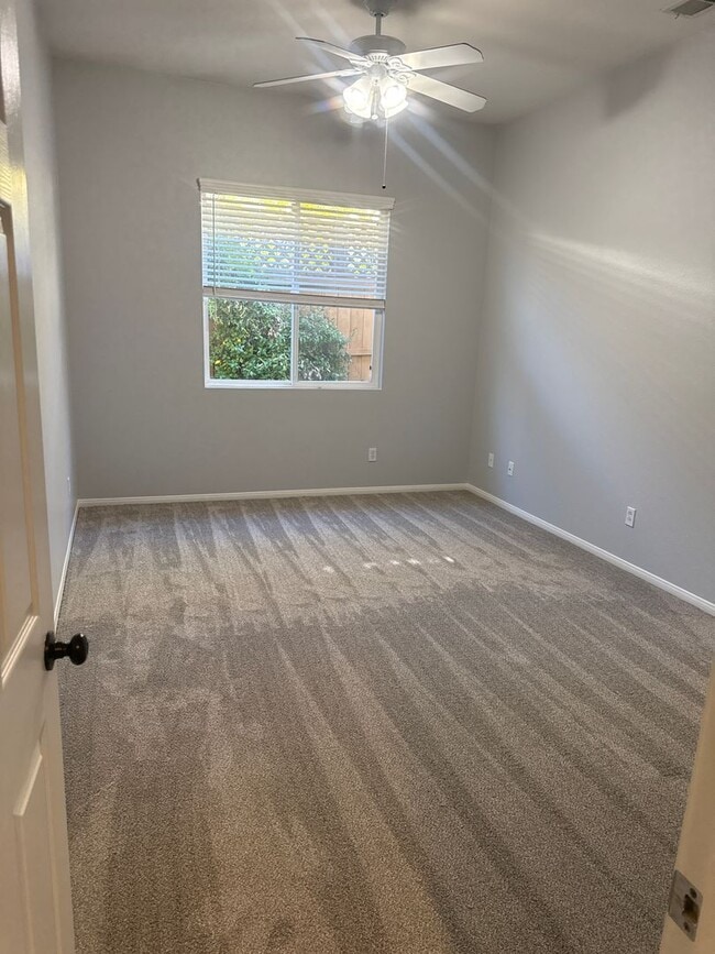 Building Photo - Single Story 4 bed 3 bath for Rent in Temeku Hills