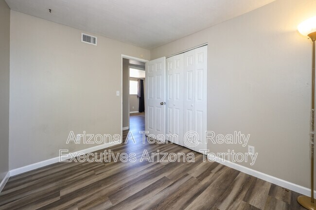 Building Photo - 3221 S Grady Ave