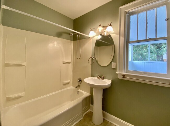 Building Photo - 1105 Virginia Ave