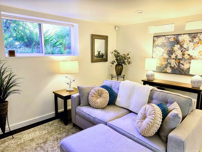 Building Photo - 11639 1st Ave NW