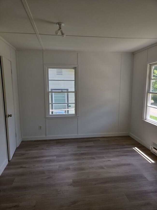 Building Photo - 204 Thomas Ln