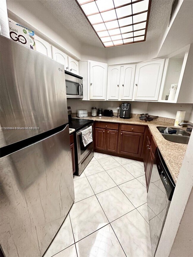 Building Photo - 8082 NW 15th Manor