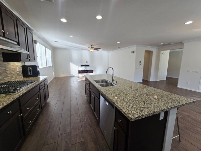 Building Photo - Spacious Woodcrest Single Story