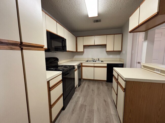 Building Photo - TOWNHOME IN NORTH BOSSIER