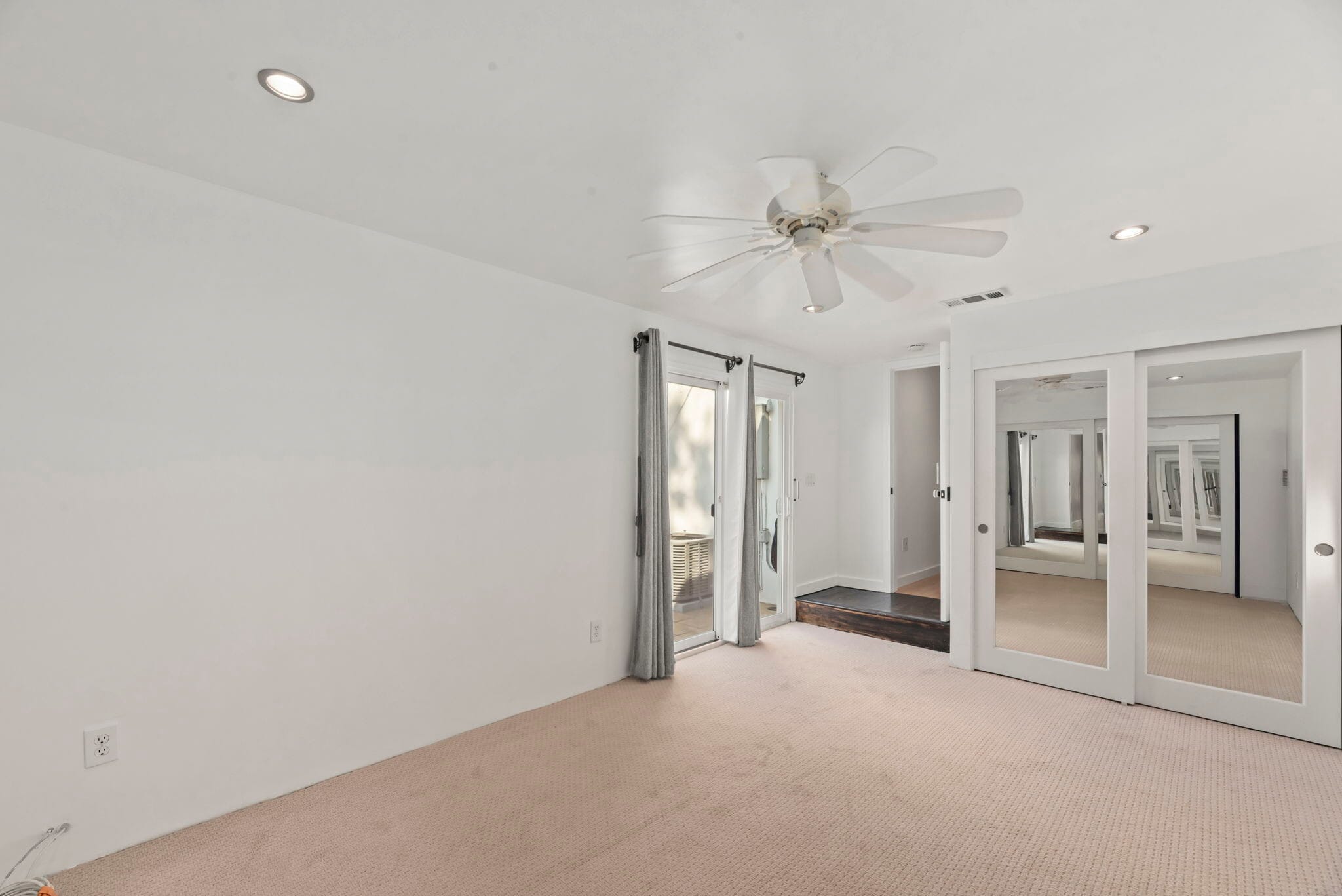 Building Photo - 662 Rosecrans Ave