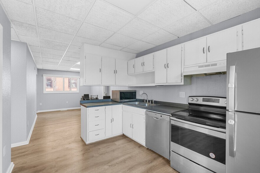 Building Photo - 404 N Superior St