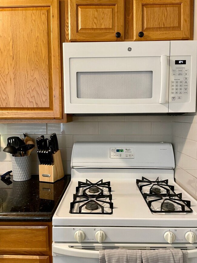 Building Photo - 6792 Hamilton St