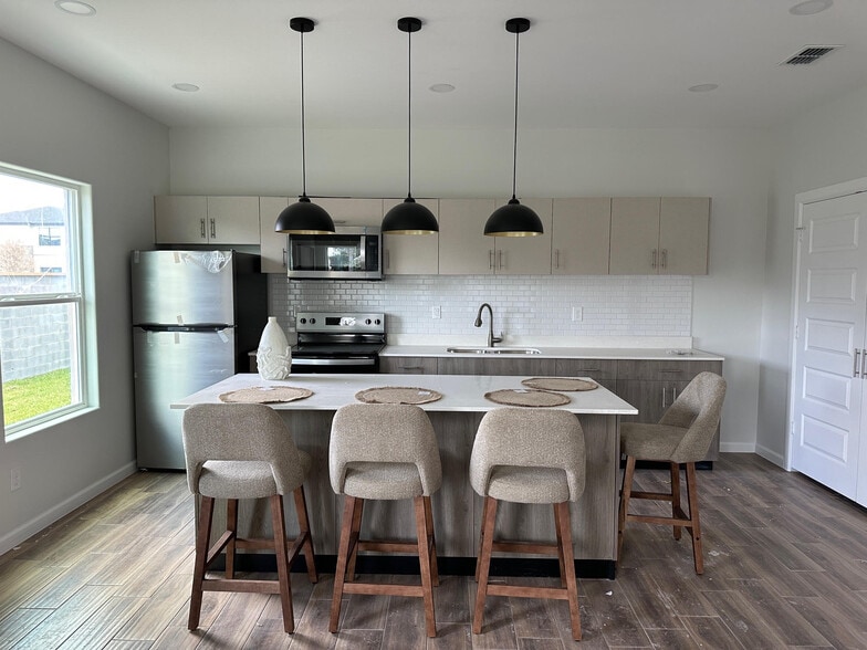 Building Photo - 4900 Tyler Ave