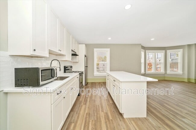 Building Photo - 25 Wayside Ave