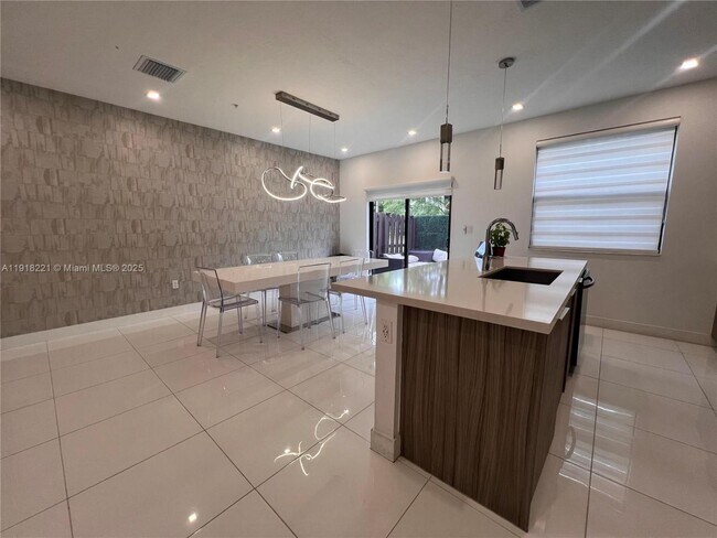 Building Photo - 10431 NW 82nd St