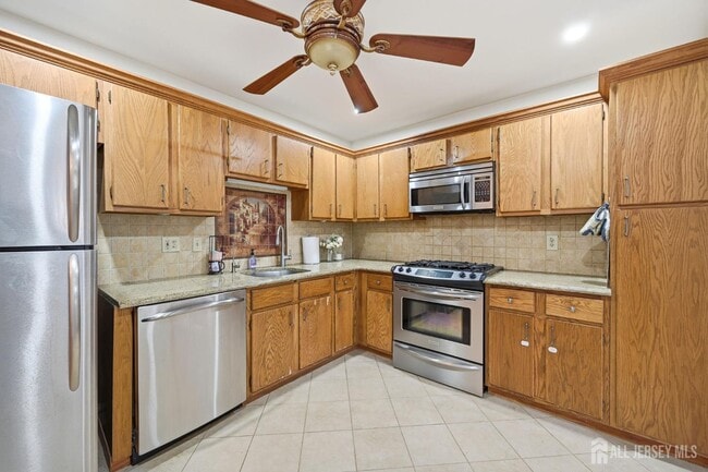 Building Photo - 85 Laurel Hollow Ct