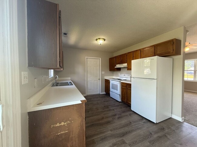 Building Photo - 3 bedroom 2 bath home in Foxtrace subdivision