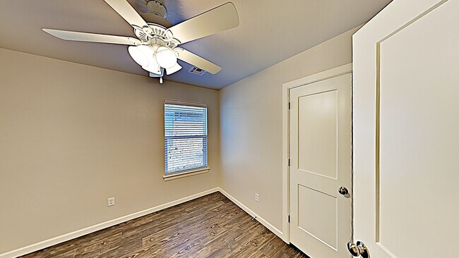 Building Photo - Great 3 Bedroom 2 Bath Duplex Near Tinker AFB
