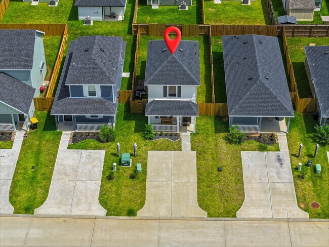 Building Photo - 16755 N Marie Vlg Dr