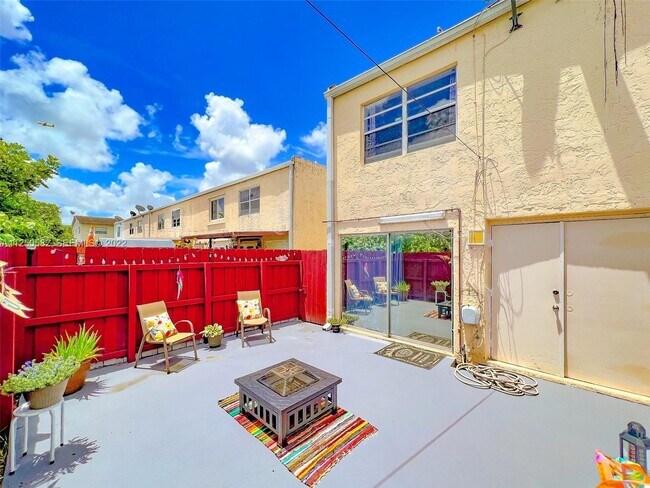 Building Photo - 3672 SW 59th Ave