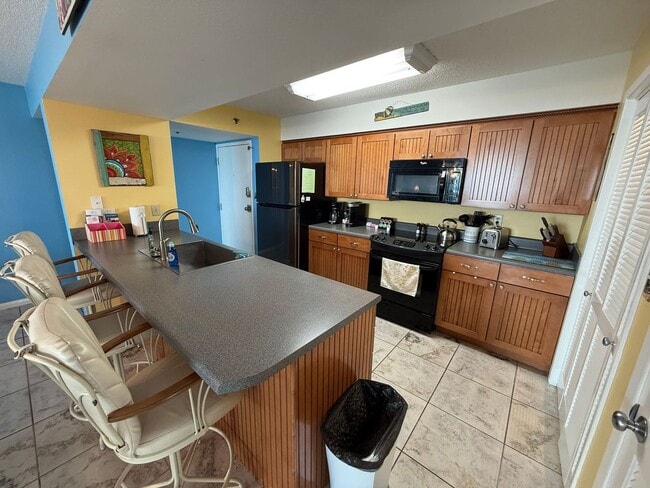 Building Photo - Pensacola Beach - Tristian Towers - 2 bedroom, 2 bathroom - Community Pool & Water views