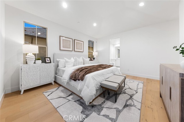 Building Photo - 206 Collino