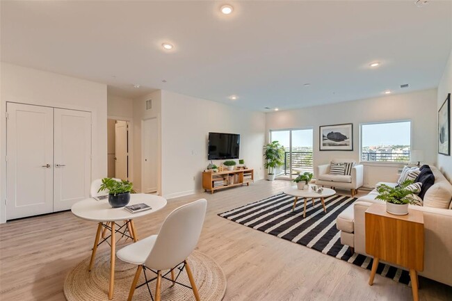 Building Photo - 4802 S Congress Ave