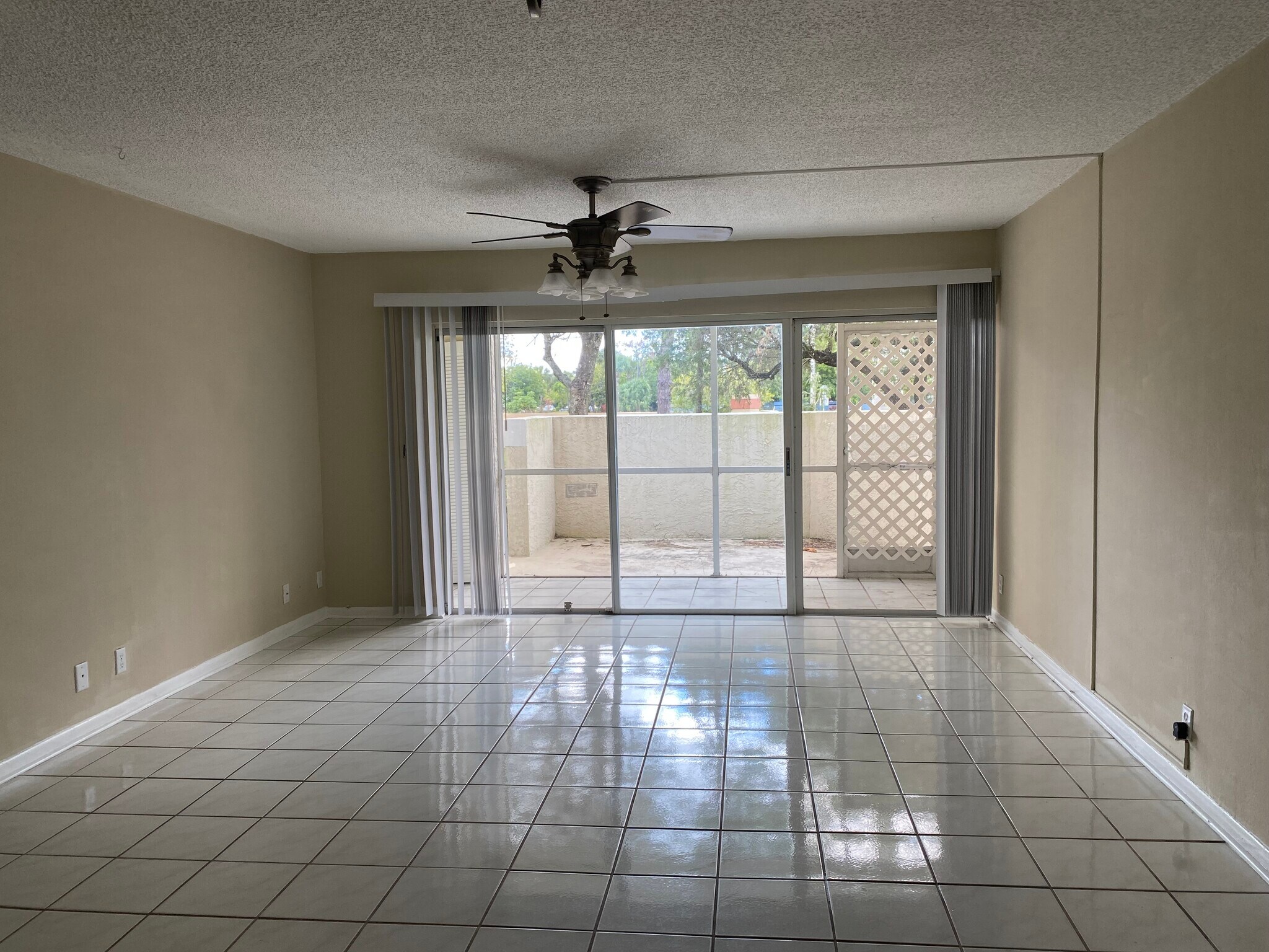 Building Photo - 1530 SE Royal Green Cir