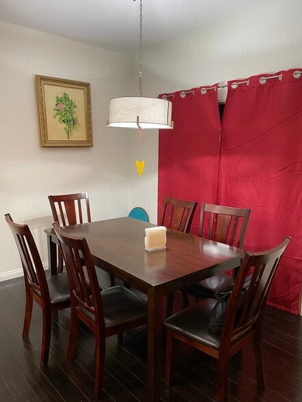 Dinning table - 23924 Arroyo Park Dr