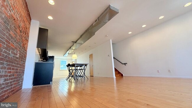 Building Photo - 136 N 3rd St