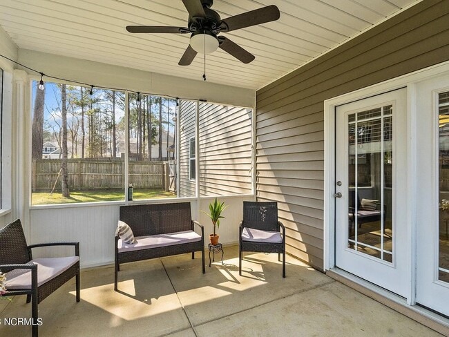 Building Photo - 615 Overland Ct