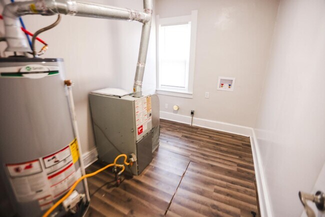 Building Photo - 628 Evesham Ave