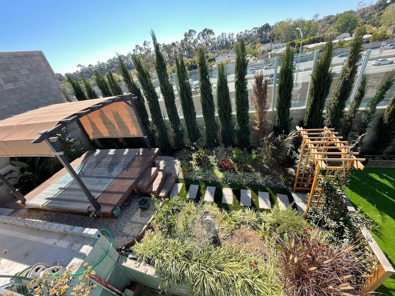 Building Photo - 321 S Thurston Ave