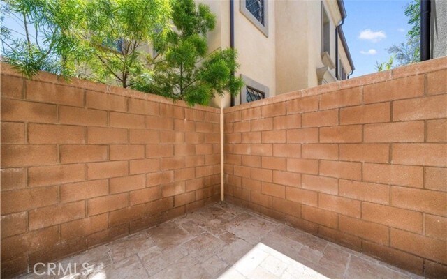 Building Photo - 120 Halo