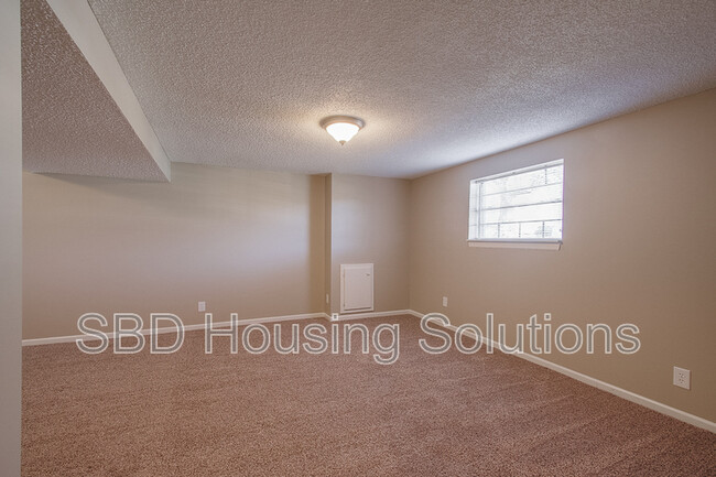 Building Photo - 10408 Smalley Ct