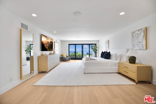 Building Photo - 30020 Morning View Dr