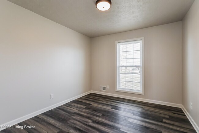 Building Photo - 193 Tecumseh Dr