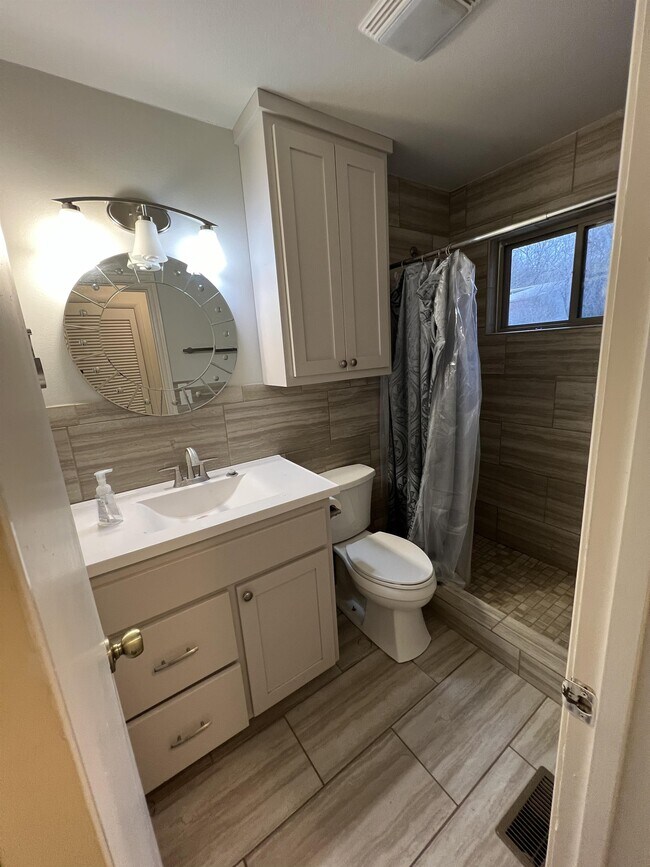 Building Photo - 1818 W Ora Dr