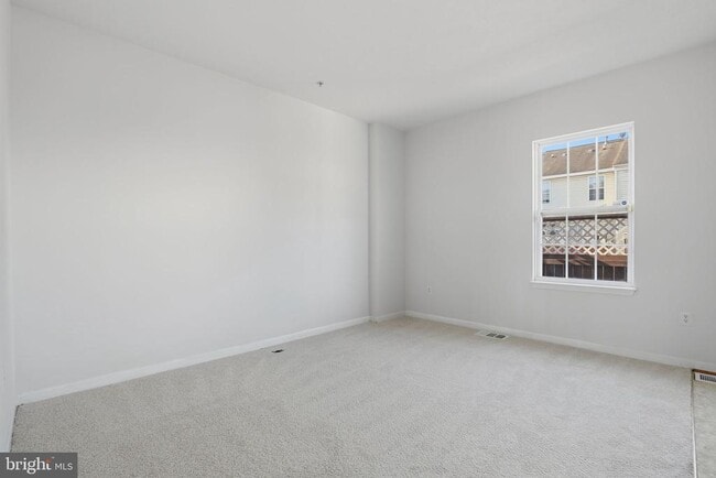 Building Photo - 886 Lowe Rd