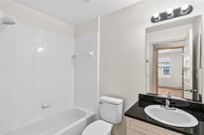 Building Photo - 2204 Fan Palm Dr