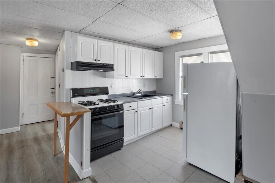 Building Photo - 53 Cranch St