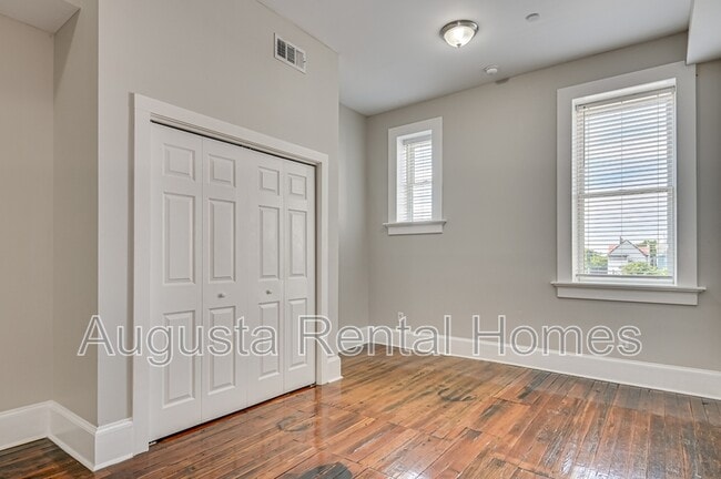 Building Photo - 1246 Broad St