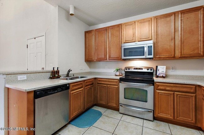 Building Photo - 8201 Green Parrot Rd