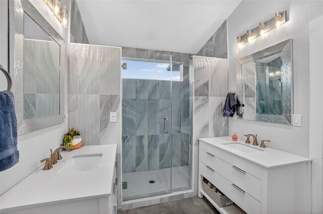 Building Photo - 3627 Stoneridge Rd