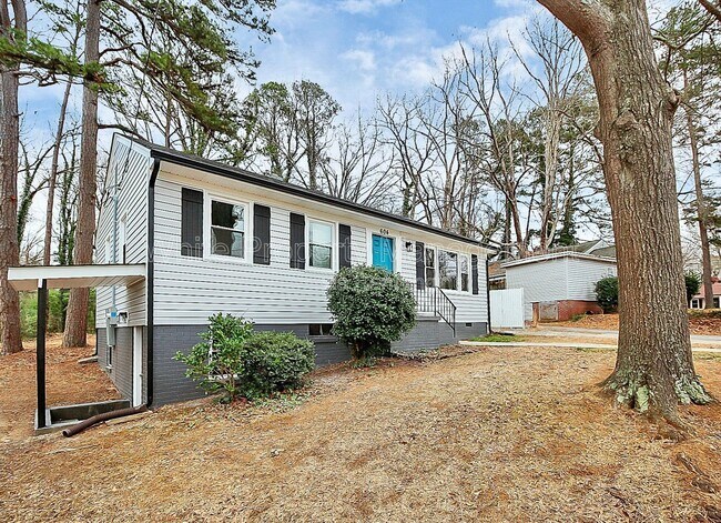 Building Photo - 604 Westwood Cir