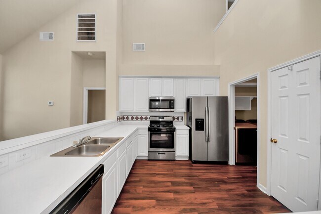 Building Photo - 530 Majestic Ridge Dr