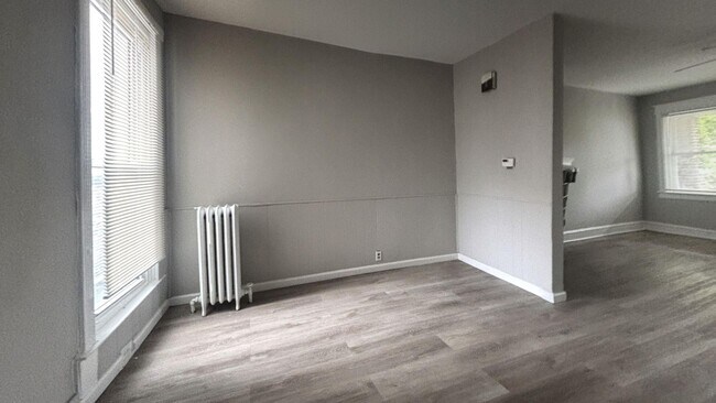 Building Photo - Cozy Modern Updated 3 Bedroom Townhome w/ Stainless Steel