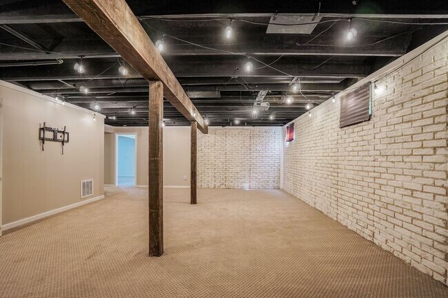 Building Photo - 2408 Ruffin Dr