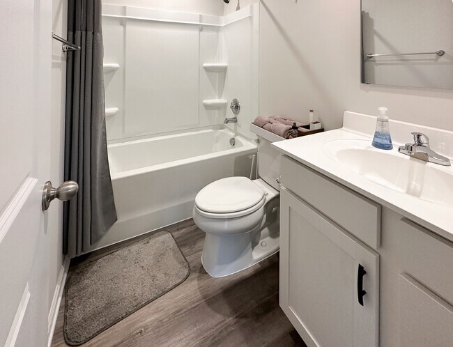 Building Photo - 1204 Flatt Ln