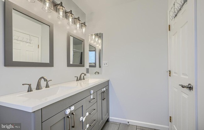 Building Photo - 8301 Whitebark Ct