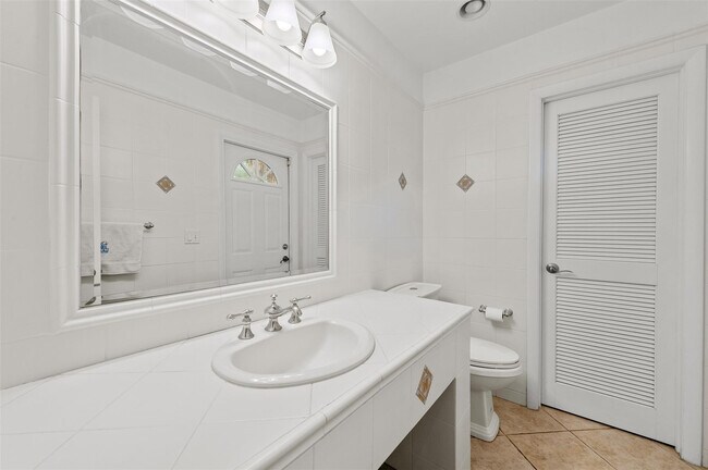 Building Photo - 1221 SW 18th St