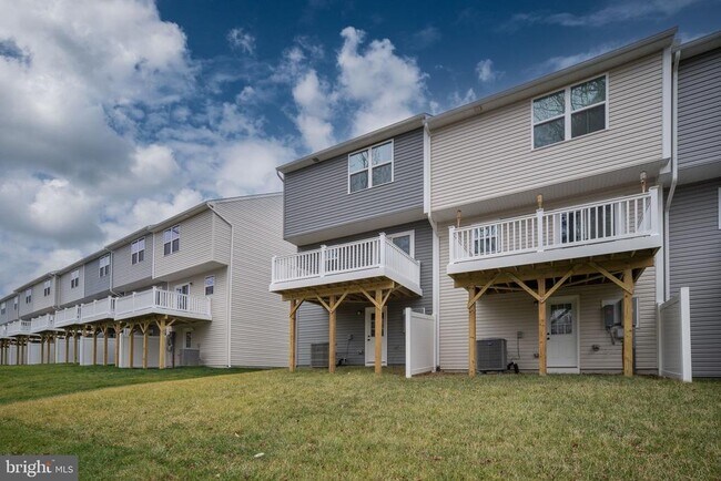 Building Photo - 7263 Congressional Cir