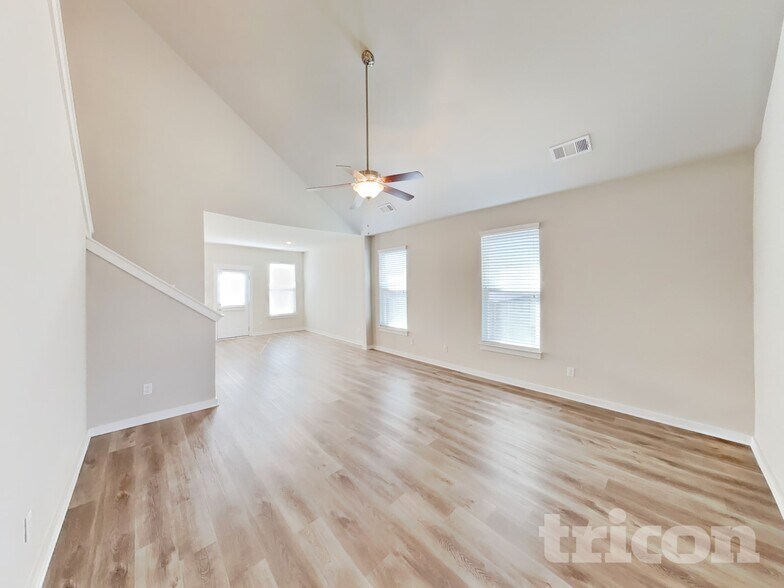 Building Photo - 3025 Commonwealth Dr